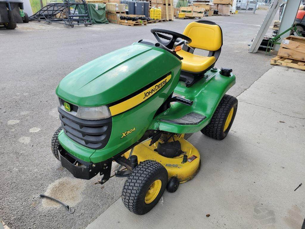 Riding-Lawn-Mowers-John-Deere-X304-49315801